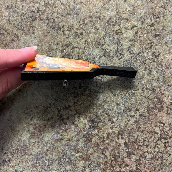 Vintage Japanese Bakelite paddle brooch - Picture 3 of 4